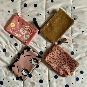 🚨BUNDLE ALERT!!🚨 4 Cosmetic Bags‎